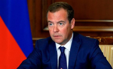 Medvedev də məsləhət verdi: \