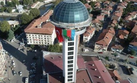 66 metrlik qüllədə Azərbaycan bayrağı dalğalanır