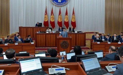 Qırğızıstan parlamentinin 4 günlük sədri istefa verdi