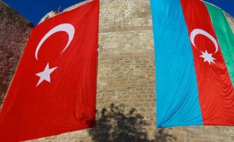 Tarixi Gelibolu yarımadasında Azərbaycan bayrağı ucaldıldı - FOTO