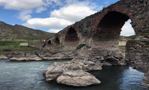 Xudafərin körpüsünün yaxınlığında xüsusi iqtisadi zona yaratmaq olar - EKSPERT