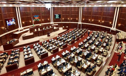Parlamentin payız sessiyası bitdi - Deputatlar tətilə çıxdı