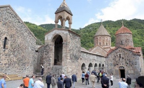 Azərbaycan erməni zəvvarları Xudavəng monastrına niyə BURAXMADI?