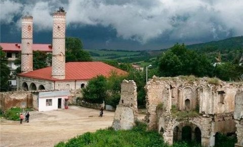 Şuşadakı tarixi abidələrə baxış keçirildi