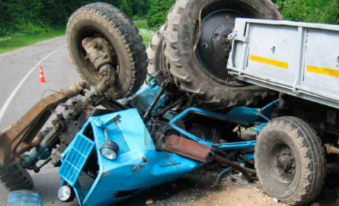 Yük avtomobili ilə traktor toqquşdu - Ölən var