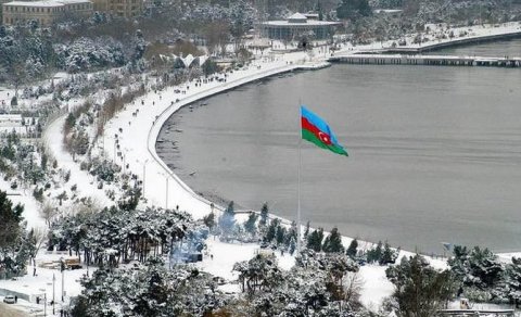 Bakıya qar yağdı - FOTO