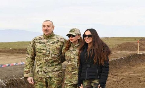 Leyla Əliyevadan valideynlərinin evlilik ildönümü ilə bağlı paylaşım - FOTO
