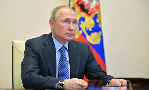 Putin məmur təyinatında yaş həddini ləğv edir