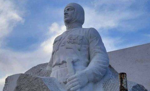 Ermənilər Xocavənddə faşist liderə heykəl qoydular