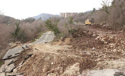 Bakı-Yalama dəmir yolunun tikintisində bədbəxt hadisə: Fəhlələr torpaq altında qaldı