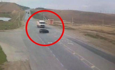 Müşfiq yolunda polisin öldüyü qəzanın anbaan görüntüsü - VİDEO
