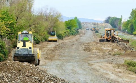 Kəlbəcərə yol çəkilişi başlandı