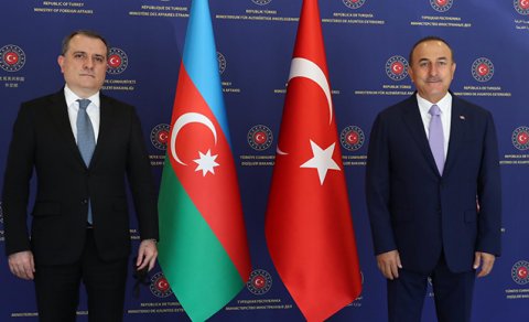 Ceyhun Bayramov Mövlud Çavuşoğlunu təbrik etdi 