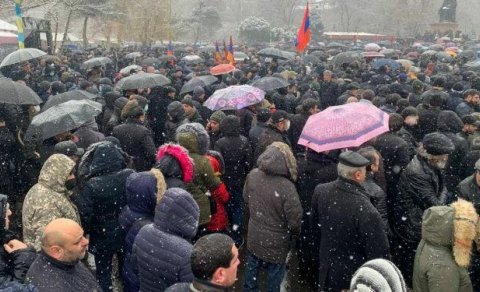 İrəvanda aksiya: Mitinq iştirakçıları arasında dava... - VİDEO