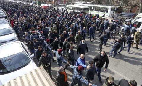 Ermənistan Polisi və MTX Paşinyana dəstək verib