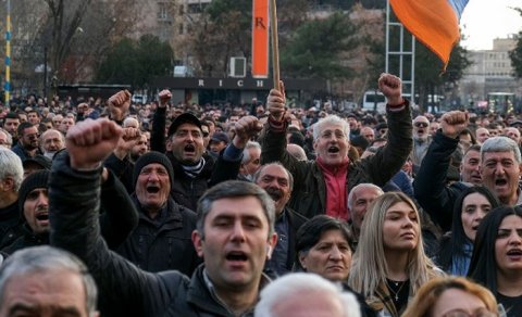 Ermənistanda etiraz aksiyaları: Paşinyanın istefası tələb olunur - VİDEO