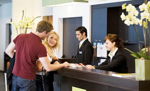 Məşhur hoteldə qəribə prosedur: nikahsız cütlüklər nahar edə bilməz