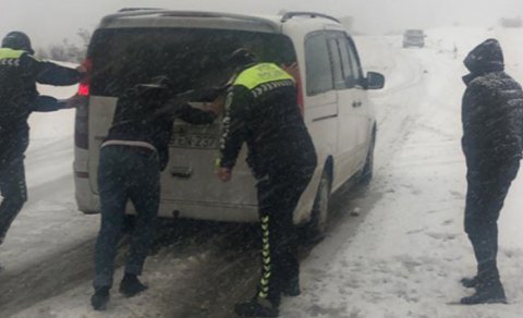 Hava şəraiti ilə bağlı sürücülərə xəbərdarlıq edildi