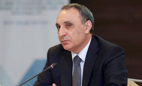 Kamran Əliyev Baş Prokurorluqda iclas keçirir