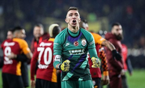 “Qalatasaray” Muslera ilə yeni müqavilə imzalayır