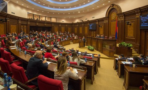 Paşinyanın komandası deputatları saymır – Ermənistan parlamentində qalmaqal