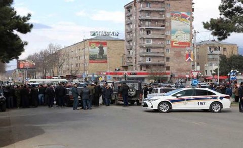 Xankəndidə gərginlik: Əsas yollar bağlandı