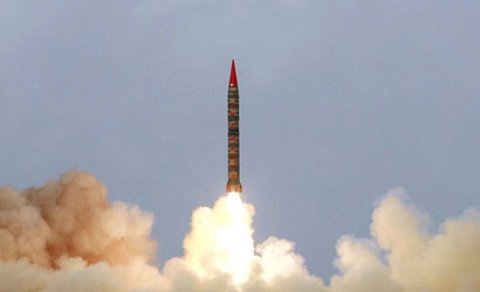Pakistan nüvə başlığı daşıya bilən ballistik raketi sınaqdan keçirdi