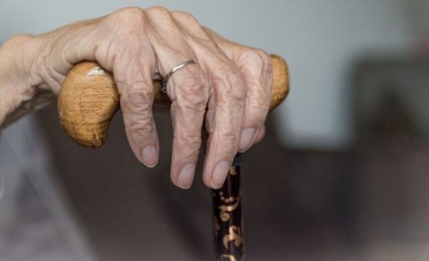 “Pensiya yaş həddi aşağı salınmalıdır” – Ekspertdən açıqlama