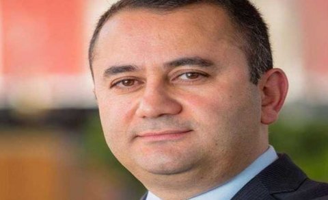 Nazir müşaviri ictimai qınaqdan qorxdu, statusunu sildi (FOTO)