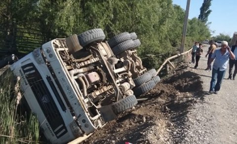 Yük maşını qəza törətdi - 60 ev qazsız qaldı