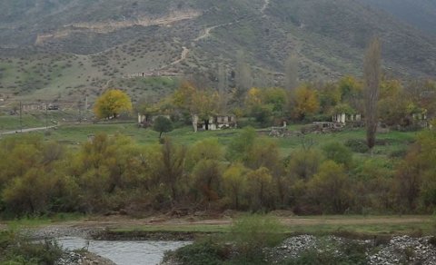 Laçın sakini 30 ildən sonra xarabalıqlar arasından əl işini tapıb - FOTO