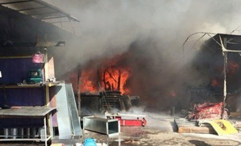 Bərdədə bazar yanır