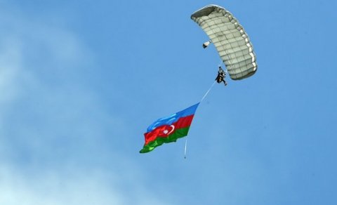 Azərbaycan bayrağı Türkiyə səmasında - FOTO