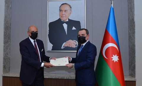 Ceyhun Bayramov İtaliya səfiri ilə sərhəddəki vəziyyətdən danışdı