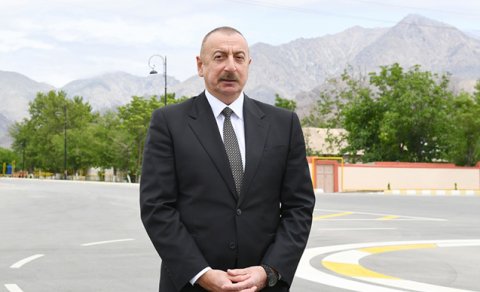Prezident Şuşa yolundakı tunelin təməlini qoydu
