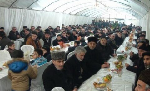İbadət yerlərində ehsanların verilməsi müvəqqəti dayandırıldı