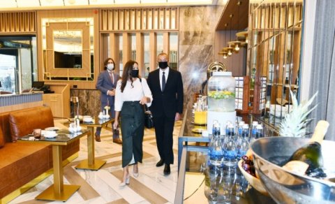 İlham Əliyev və Mehriban Əliyeva Bakıda otel açılışında - FOTO (YENİLƏNİB)