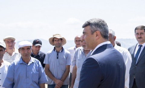 Nazir Lerikin dağ kəndində yeni nəsil kombaynların iştirakı ilə aparılan biçin prosesində iştirak etdi