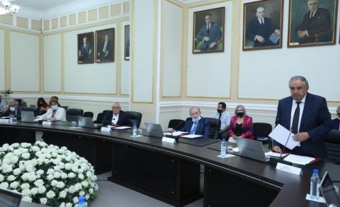 AMEA-nin bir neçə institutunun baş direktoru yenidən təsdiqləndi