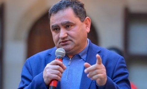 Etibar Əliyevlə jurnalistlər arasında QARŞIDURMA