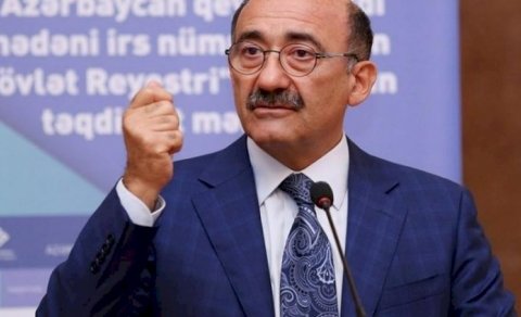Əbülfəs Qarayev xaricə getmək istədi: Aeroportdan geri qaytarıldı