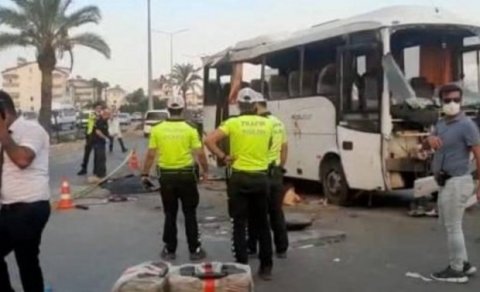 Antaliyada rusiyalı turistləri daşıyan avtobus qəzaya düşdü - ölənlər var
