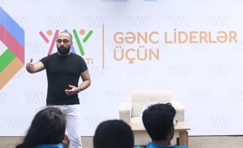 Rövşən Nəcəfov “Gənc Liderlər üçün Yay Universiteti”ndə təlim keçib - FOTOLAR