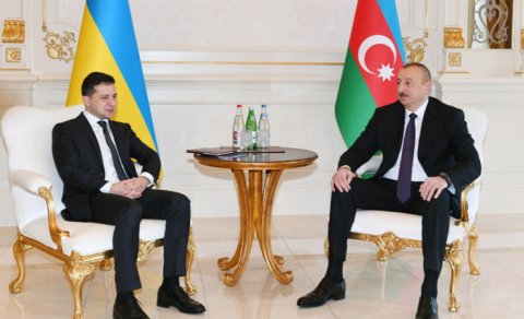 İlham Əliyev Ukrayna Zelenskini təbrik etdi