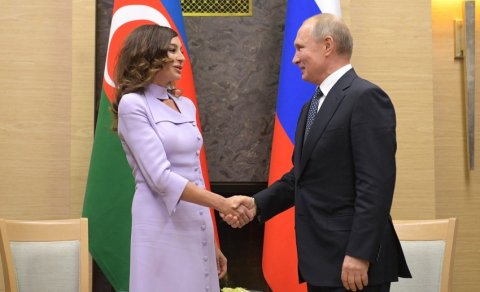 Vladimir Putin Mehriban Əliyevanı təbrik etdi