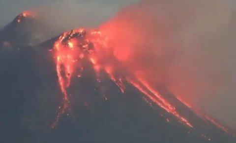 Rusiyada vulkan püskürdü: kül dumanı 3 min metrə qalxdı - VİDEO