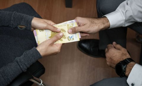 Generalın qardaşı oğlunun rüşvət alarkən görüntüləri və yazışmaları - FOTO