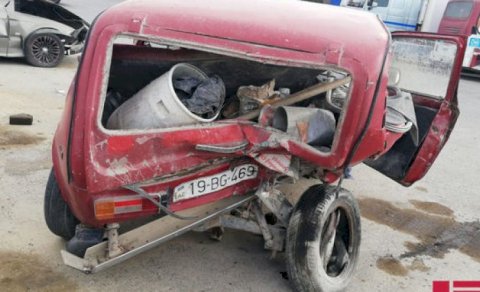 Ceyranbatanda ağır qəza: İki avtomobil toqquşdu, sürücülər xəsarət aldı - FOTOLAR