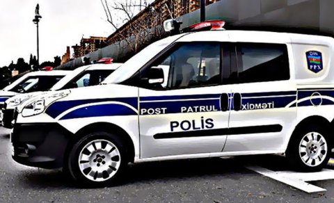 Rüşvət alarkən görüntülənən polis xidmətdən qovuldu - VİDEO