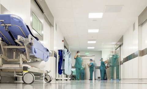 Tanınmış şair  “Yeni Klinika”ya yerləşdirildi - FOTO